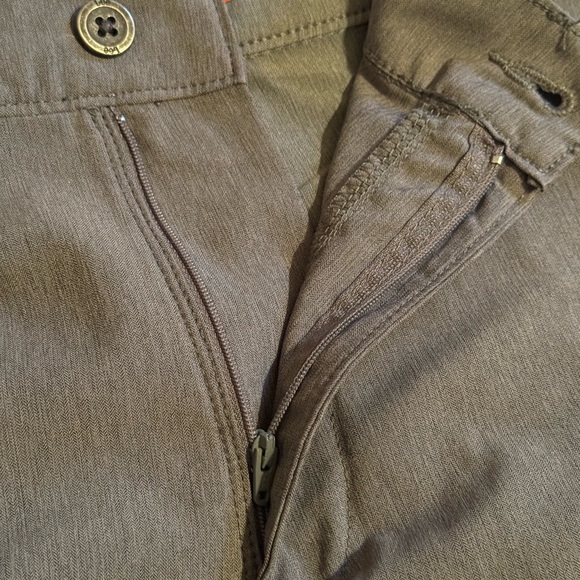 Men's Lee Performance Series Tri-Flex Gray Shorts, Size 36. - Picture 14 of 14